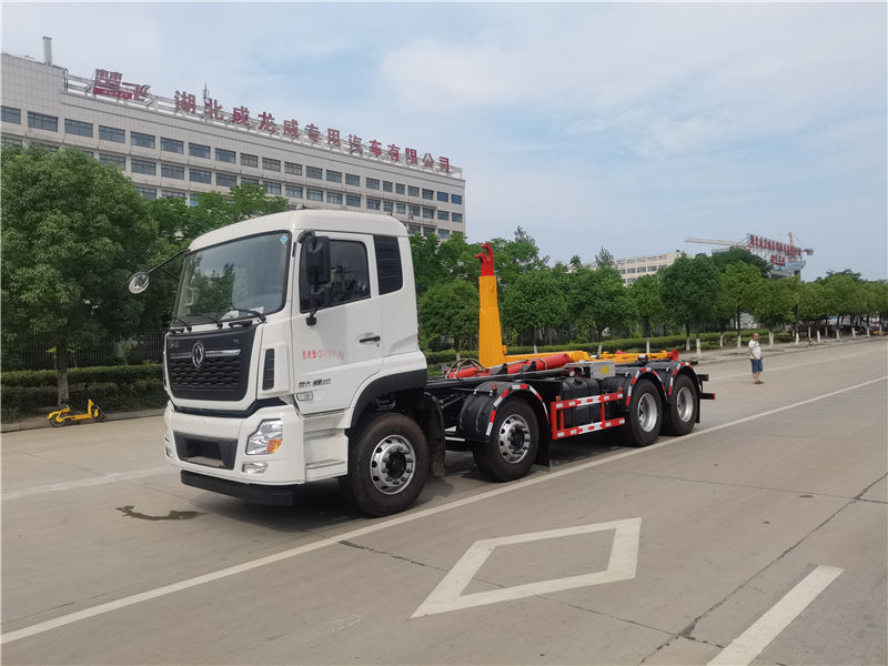 東風天龍前四后八勾臂式垃圾車